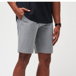 TRAVIS MATHEW BECK SHORTS  EUC